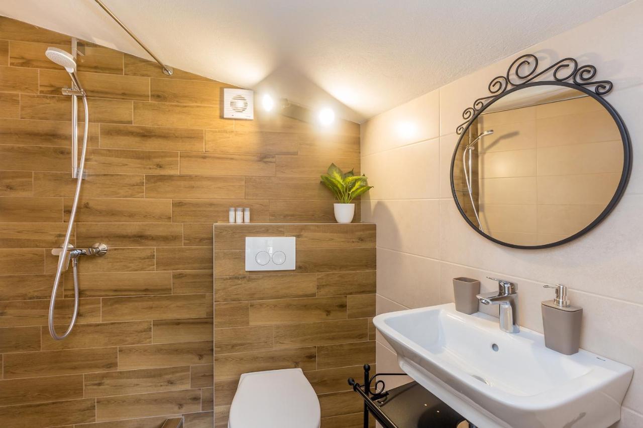 Holiday Home Jela Dobrinj Exterior foto