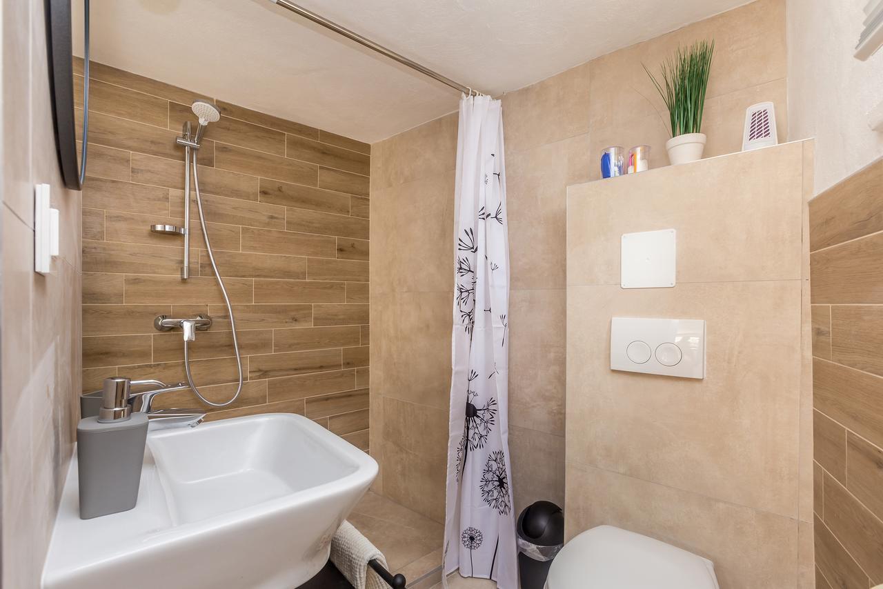 Holiday Home Jela Dobrinj Exterior foto