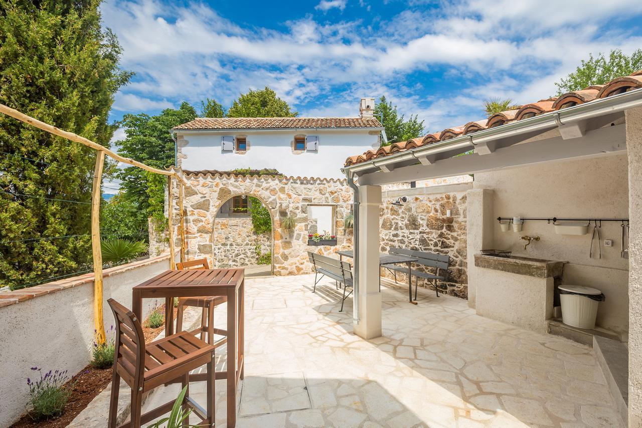 Holiday Home Jela Dobrinj Exterior foto